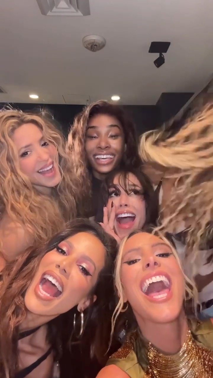 Habrá colaboración? Shakira comparte adelanto de su nueva canción en video junto a Danna Paola, Anitta y Lele Pons | Música | LOS40 Chile